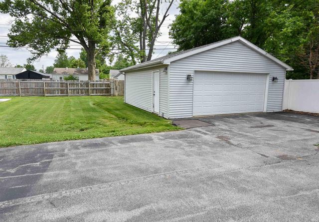 621 W Mill Road, Evansville, IN 47710