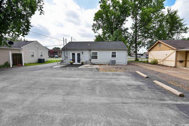 621 W Mill Road, Evansville, IN 47710