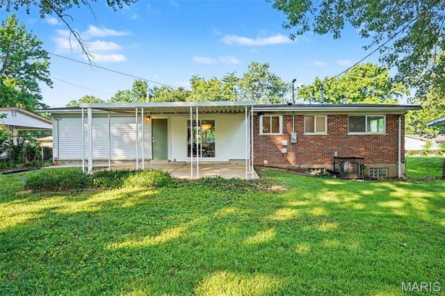 10434 Canfield Drive, St Louis, MO 63136