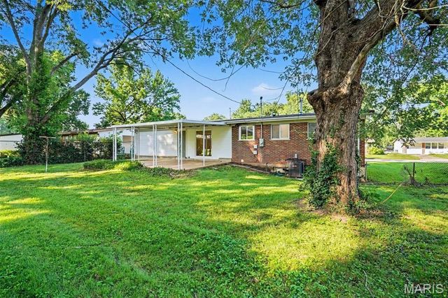 10434 Canfield Drive, St Louis, MO 63136