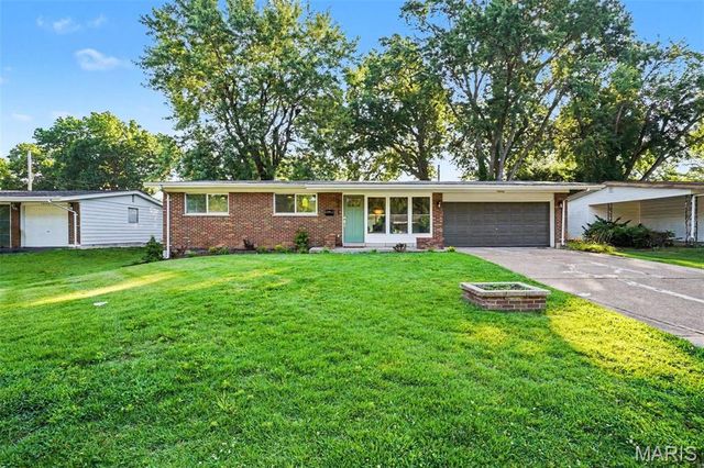 10434 Canfield Drive, St Louis, MO 63136