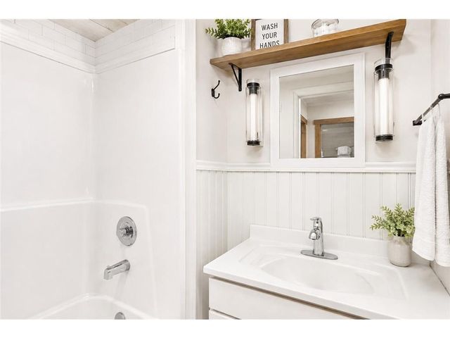 1174 Mckinley Drive, Hudson, WI 54016