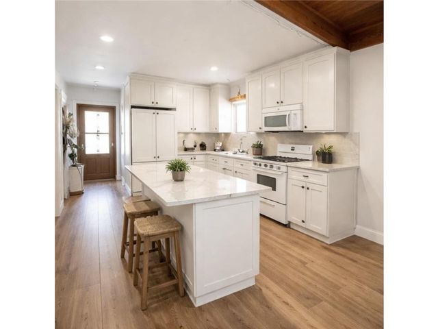 1174 Mckinley Drive, Hudson, WI 54016