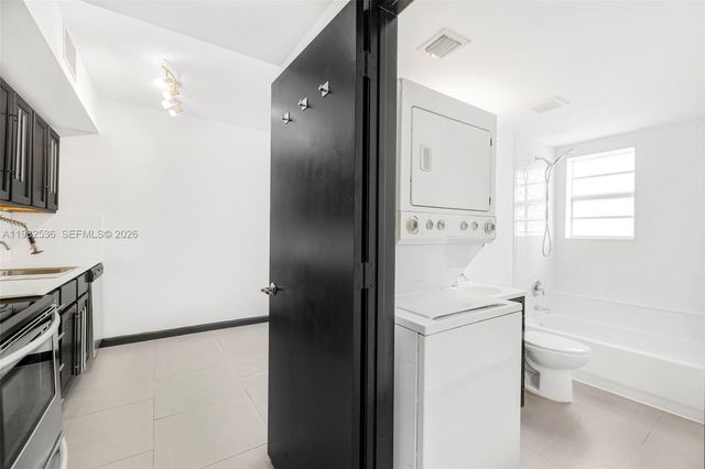 1876 SW 11th Ter 302, Miami, FL 33135