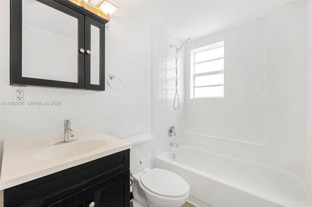 1876 SW 11th Ter 302, Miami, FL 33135