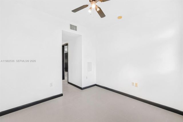 1876 SW 11th Ter 302, Miami, FL 33135