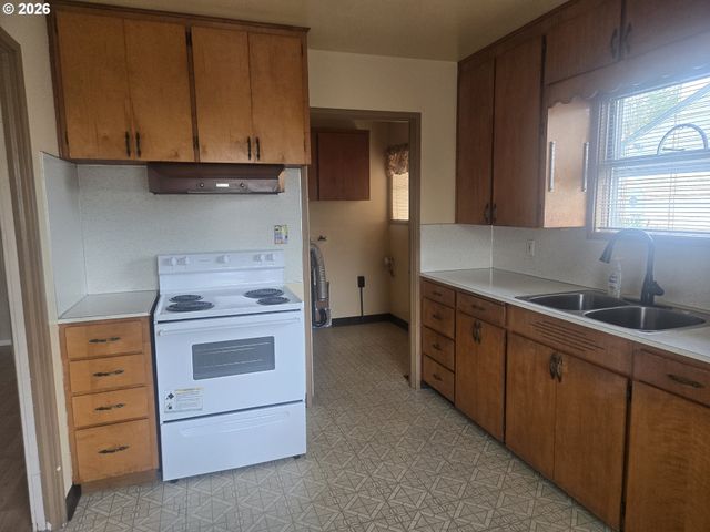 3405 Se 69TH Ave, Portland, OR 97206