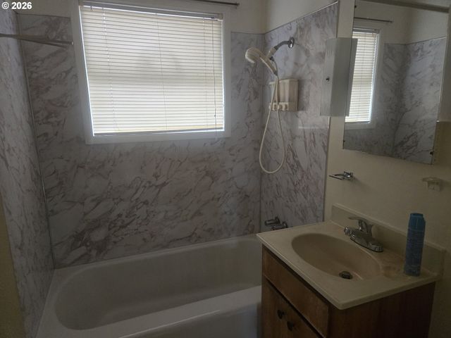 3405 Se 69TH Ave, Portland, OR 97206