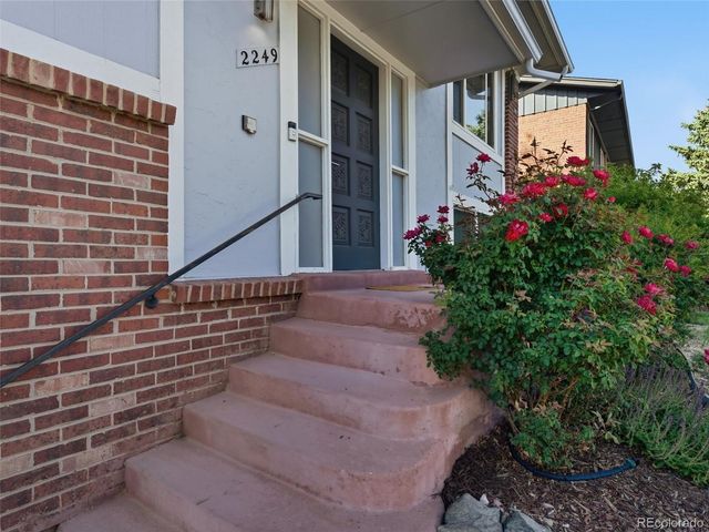 2249 S Yank Court, Lakewood, CO 80228