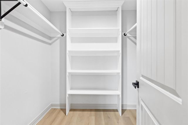 925 County Road 737b, Alvin, TX 77511