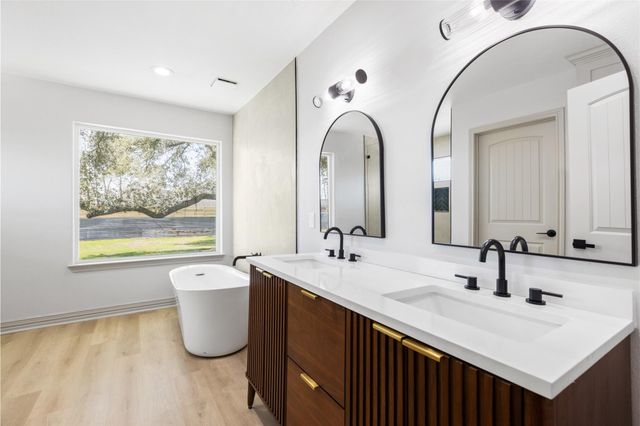 925 County Road 737b, Alvin, TX 77511