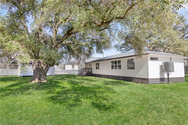 925 County Road 737b, Alvin, TX 77511