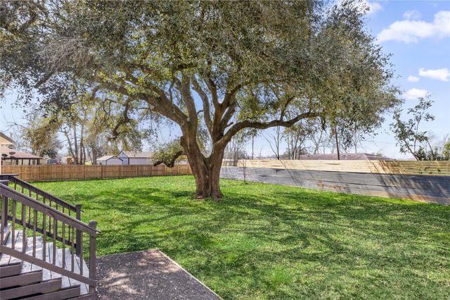 925 County Road 737b, Alvin, TX 77511