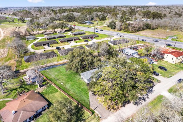 925 County Road 737b, Alvin, TX 77511