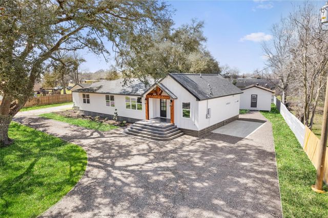 925 County Road 737b, Alvin, TX 77511