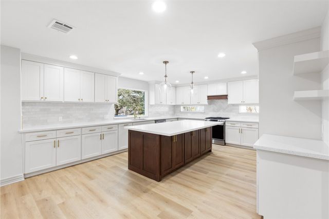 925 County Road 737b, Alvin, TX 77511