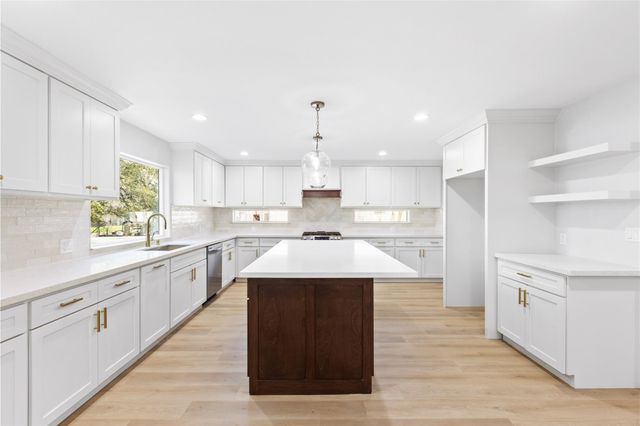 925 County Road 737b, Alvin, TX 77511