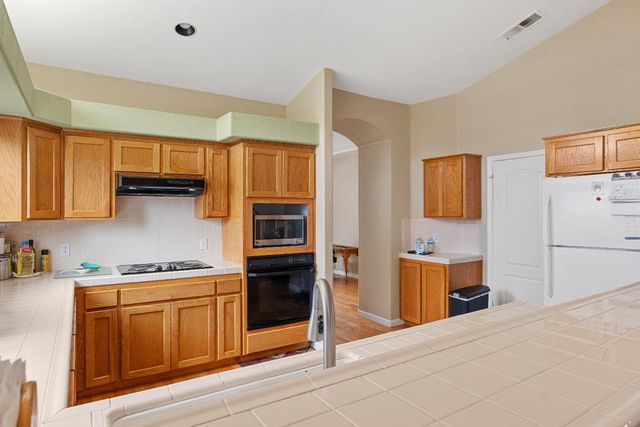 2302 E Rush Avenue, Fresno, CA 93730