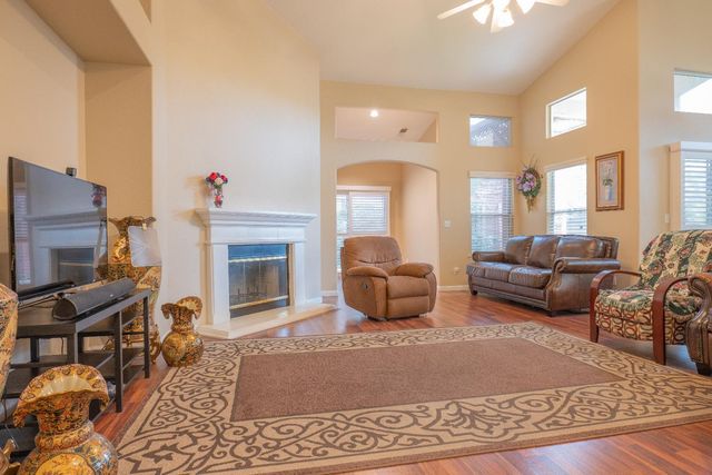 2302 E Rush Avenue, Fresno, CA 93730