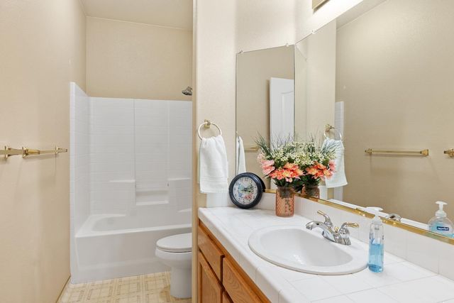 2302 E Rush Avenue, Fresno, CA 93730