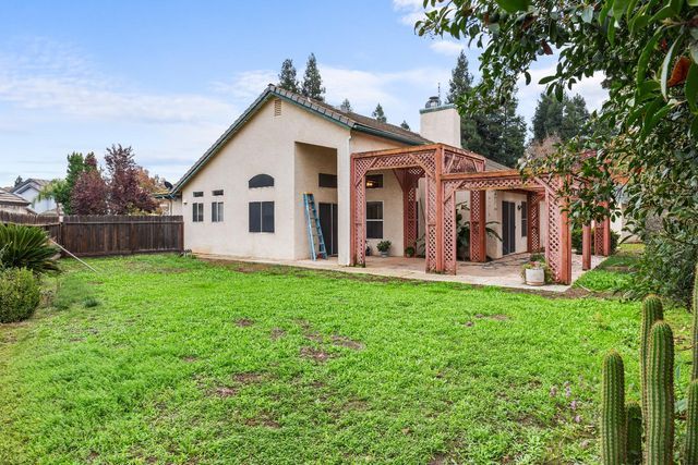2302 E Rush Avenue, Fresno, CA 93730