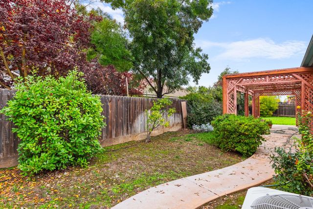 2302 E Rush Avenue, Fresno, CA 93730