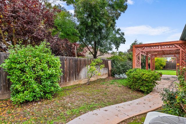 2302 E Rush Avenue, Fresno, CA 93730