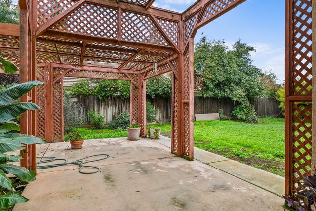 2302 E Rush Avenue, Fresno, CA 93730