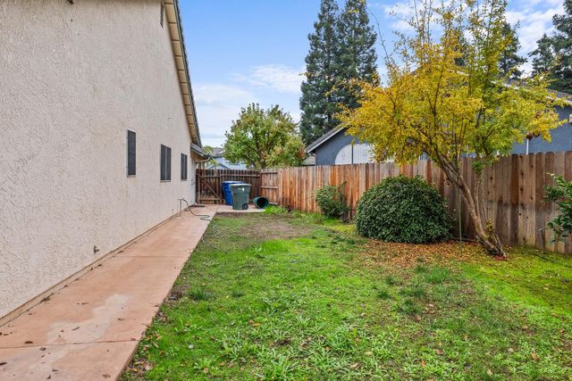 2302 E Rush Avenue, Fresno, CA 93730