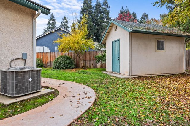 2302 E Rush Avenue, Fresno, CA 93730