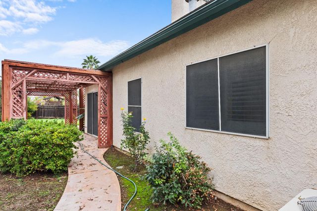 2302 E Rush Avenue, Fresno, CA 93730