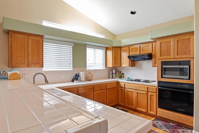 2302 E Rush Avenue, Fresno, CA 93730