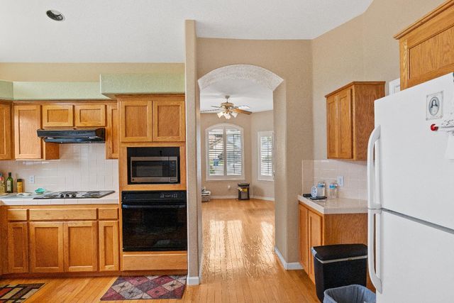 2302 E Rush Avenue, Fresno, CA 93730