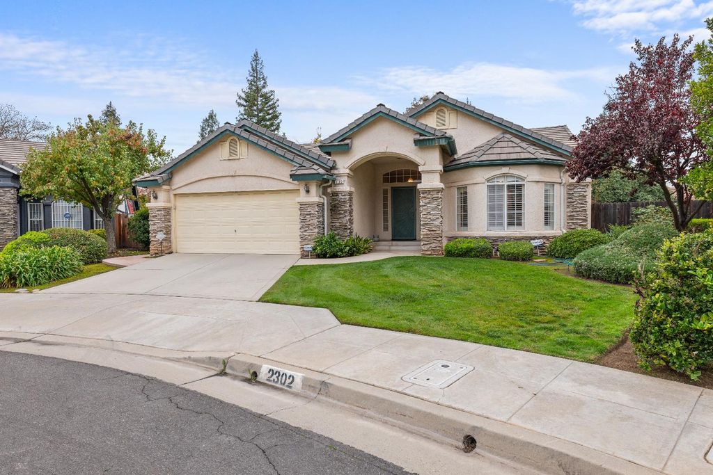 2302 E Rush Avenue, Fresno, CA 93730