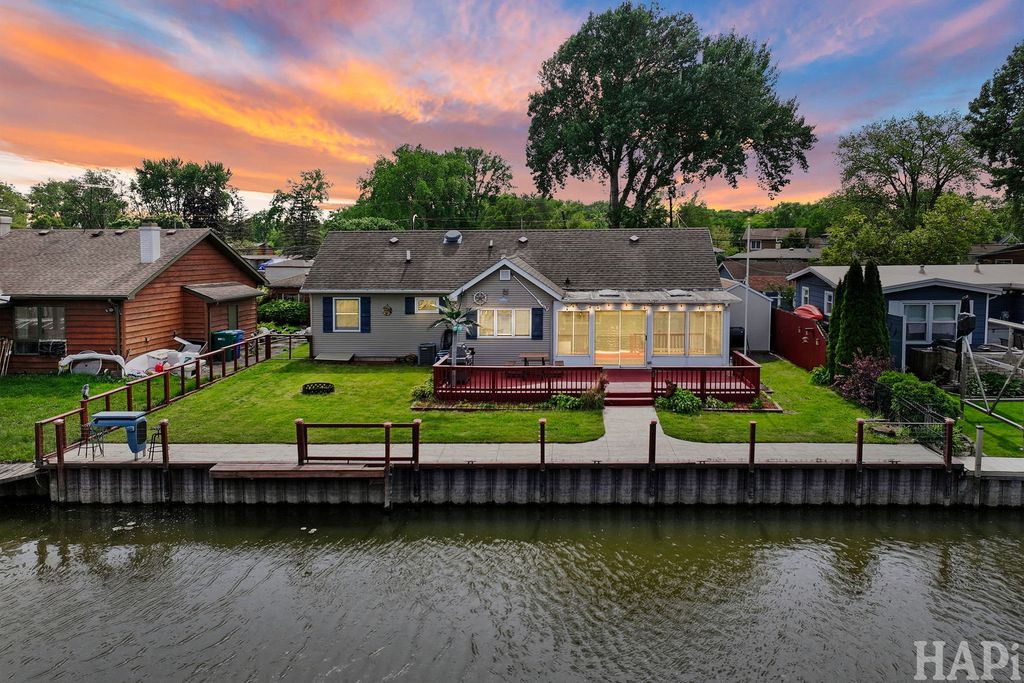 707 Kingston Boulevard, Mchenry, IL 60050