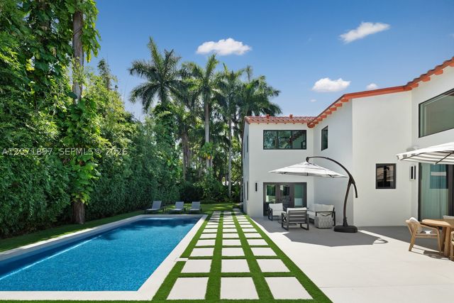 921 NE 72nd St, Miami, FL 33138