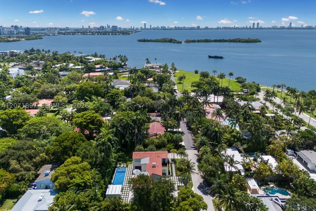921 NE 72nd St, Miami, FL 33138