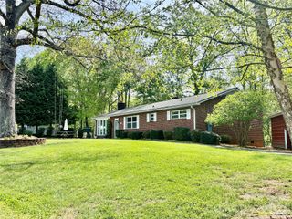 2730 Fourth Street Place NW, Hickory, NC 28601