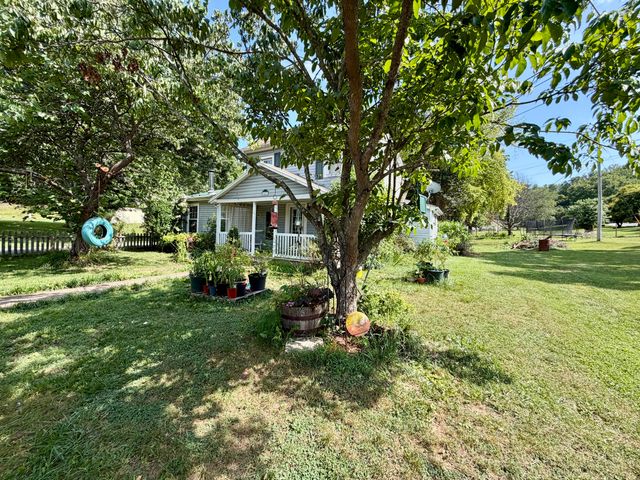 42 Moran Farm LN, Troutville, VA 24175