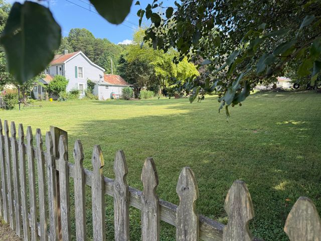 42 Moran Farm LN, Troutville, VA 24175