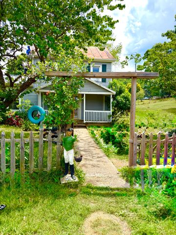 42 Moran Farm LN, Troutville, VA 24175