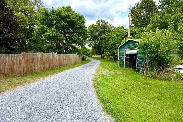 42 Moran Farm LN, Troutville, VA 24175