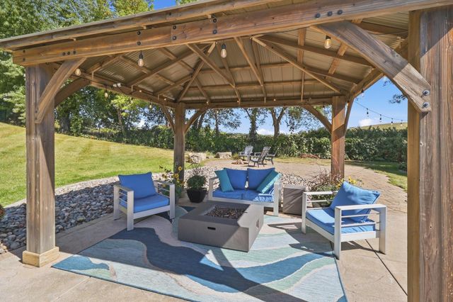 20365 Lake Ridge Drive, Prior Lake, MN 55372