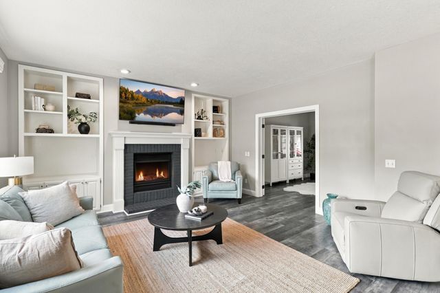 20365 Lake Ridge Drive, Prior Lake, MN 55372