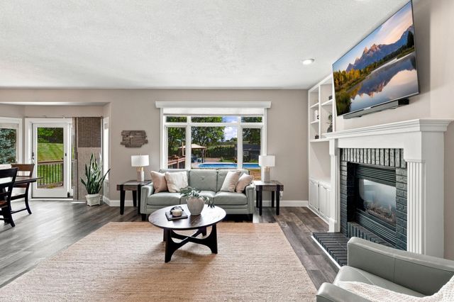 20365 Lake Ridge Drive, Prior Lake, MN 55372