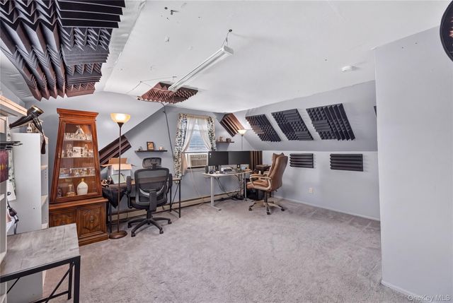 17 Heathcote Road, Lindenhurst, NY 11757