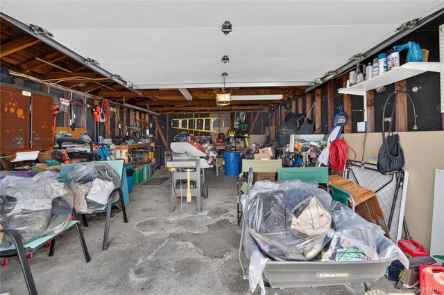 17 Heathcote Road, Lindenhurst, NY 11757