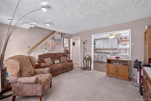 17 Heathcote Road, Lindenhurst, NY 11757
