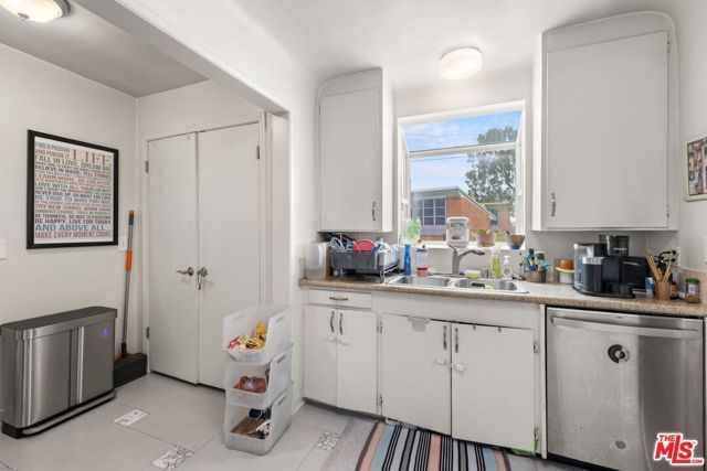 9232 S 8th Avenue, Inglewood, CA 90305