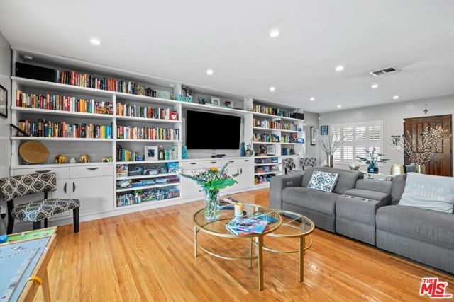 9232 S 8th Avenue, Inglewood, CA 90305